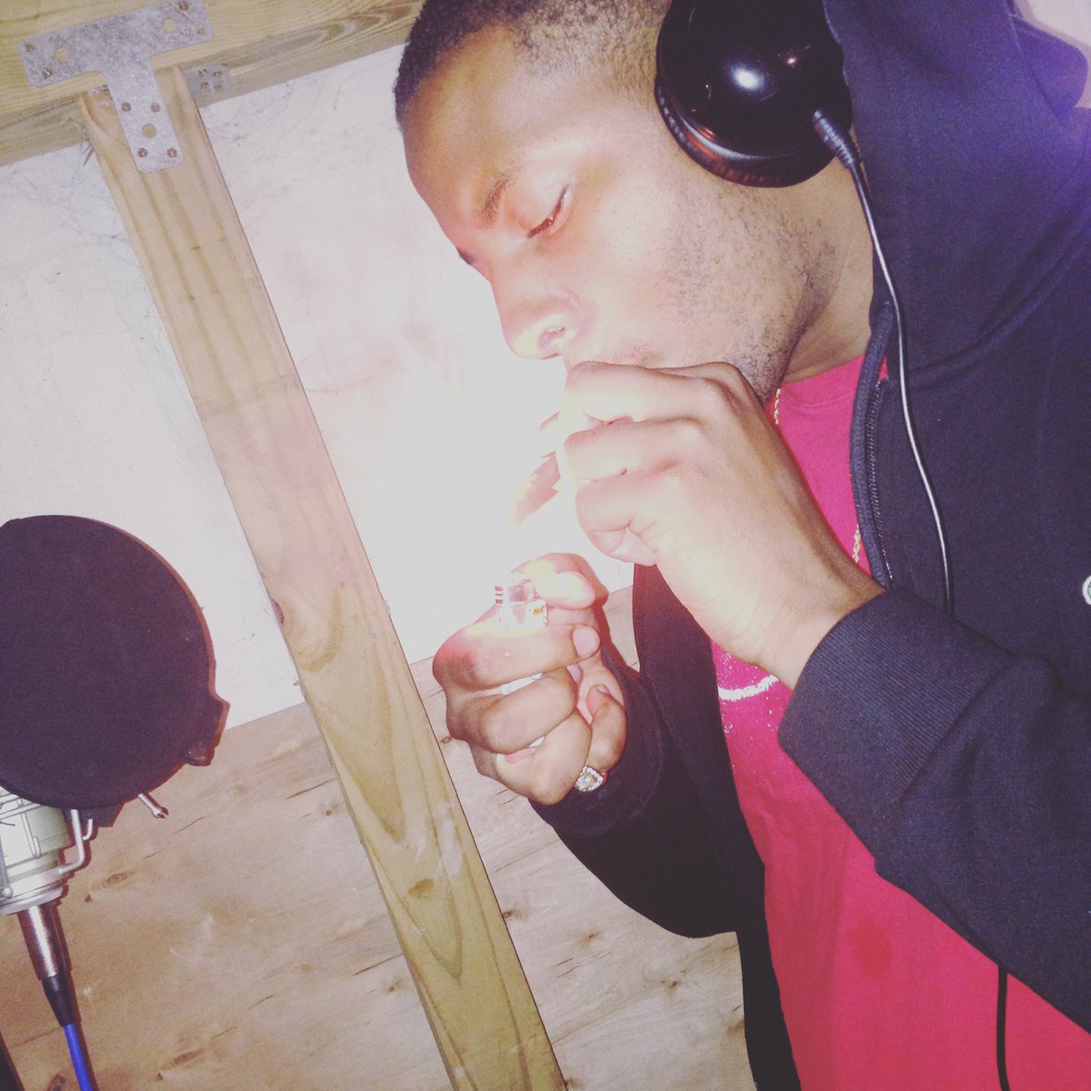 headmontana40's tweet photo. In da studio wit @FilthyAssChavo  #yurpway #yurpnation #headlines https://t.co/blAM0J3cTt