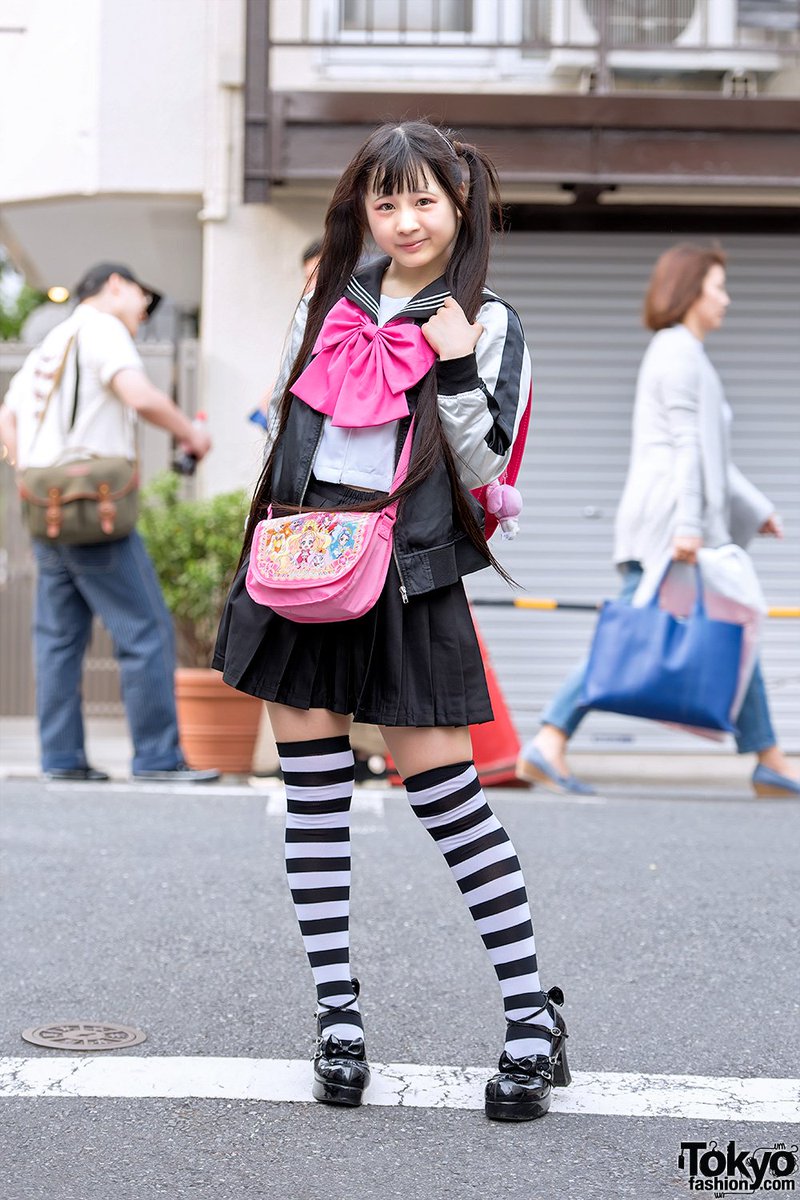 FashionPorn4U's tweet image. Harajuku Girl in Twintails, Sailor Top, Pleated Skirt, Striped Socks &amp;amp;… dlvr.it/P5W1DP #TokyoStreetSnaps #bowshoes #Fashion
