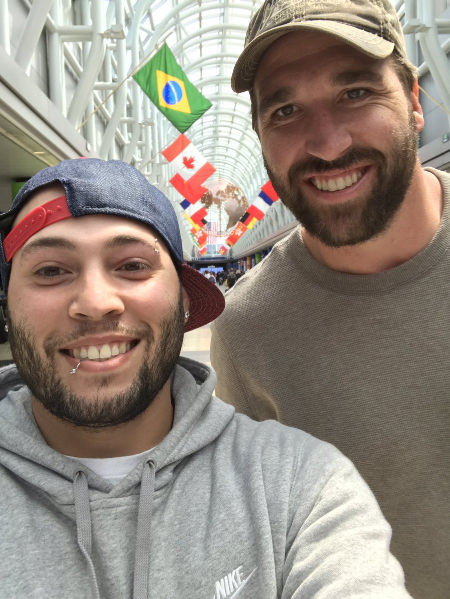 YSDaPlug's tweet photo. Had the pleasure of meeting one of my favorite Football π players @JaredAllen69 πͺπ»ππ»π³ #JaredAllen #YSDaPlug #Blessed #NFL https://t.co/TT0ssqhSPa