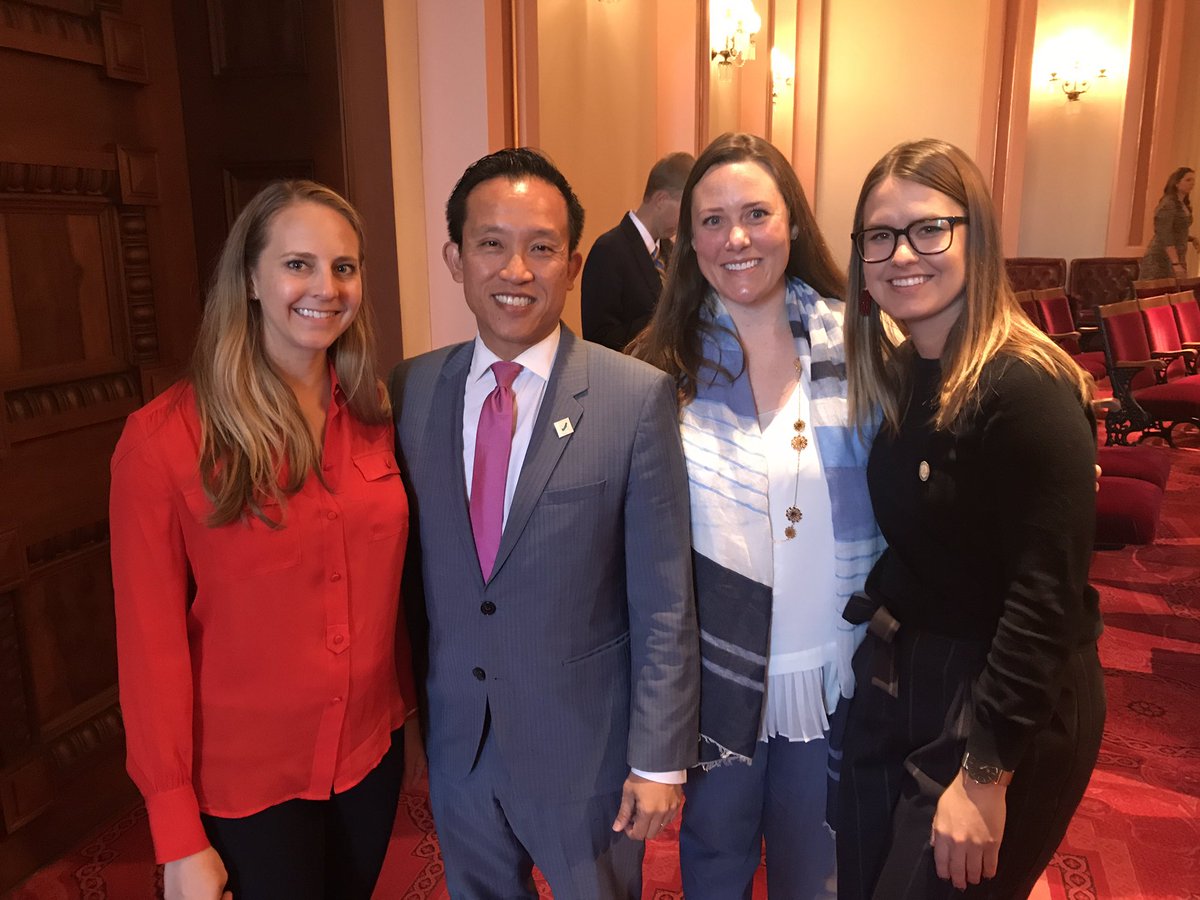 sharifoldes's tweet photo. Thanks to Asm @DavidChiu for meeting with #CalSPAC for #DATC on CA Senate floor today @JuniorLeagueSF #AB41 https://t.co/hMJiraEMer