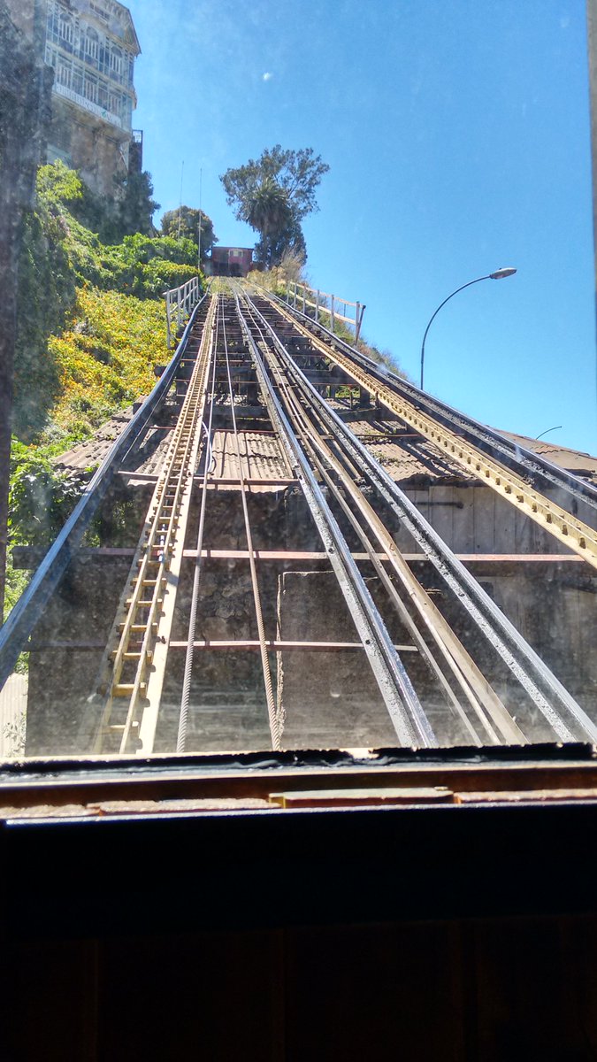Catta2903's tweet photo. a beautiful view
#Valaraiso #beautiful #follo4follo #followme #FollowForFollowBack #Elevator #BTSBBMAs https://t.co/acmC1rEm4Z