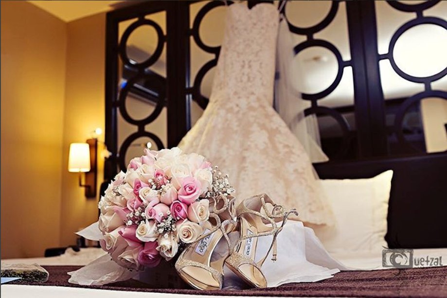 Did you know the more rooms you book the more money you get for you big day? bit.ly/1GcwaPa. #AzulBeach
[Photo by <a href="/QuetzalPhoto/">QuetzalWeddingPhoto</a>]