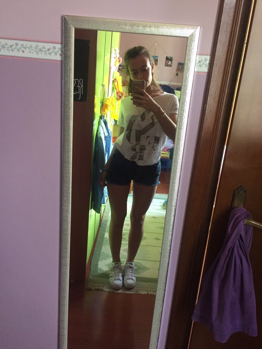 actuallymarmi's tweet photo. I am in charge of how I feel and today I am choosing happiness 💜 #tuesdaySelfie 

{@EthanDolan @GraysonDolan} https://t.co/JRNQuQPehc