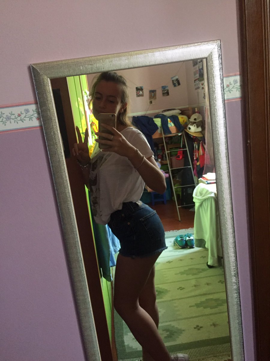 actuallymarmi's tweet photo. I am in charge of how I feel and today I am choosing happiness 💜 #tuesdaySelfie 

{@EthanDolan @GraysonDolan} https://t.co/JRNQuQPehc