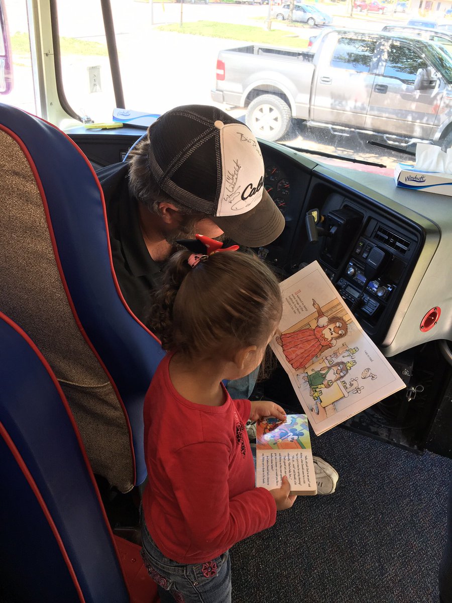 AISDBookBus's tweet photo. Even our Bus Drivers read to our kids when they visit the Book Bus @AlvinISD @AlvinISD_EdFdn #READy2017 https://t.co/EEexbzEjJy