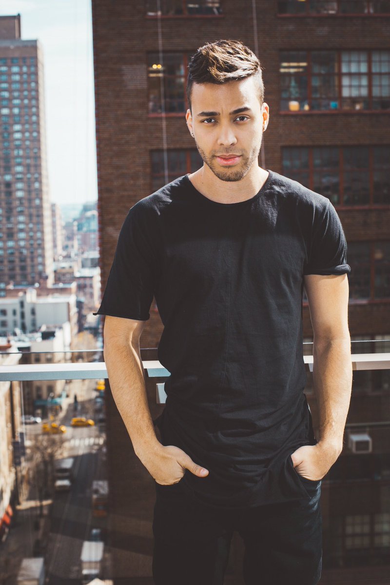 cariito0124's tweet photo. Celebra el Summer Concert Season con boletos a $20 para mi FIVE Tour en USA... https://t.co/K4KW7VUpfO by #PrinceRoyce via @c0nvey https://t.co/IVoHtamRXZ