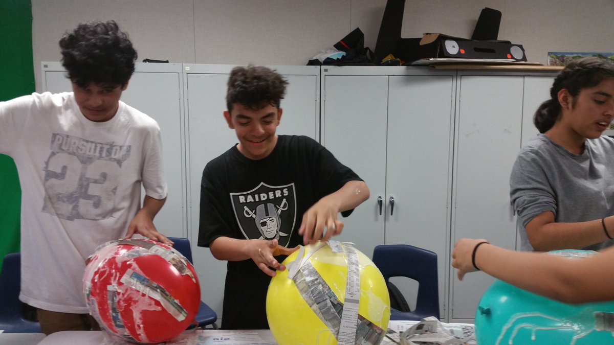Leadership club Crafts 4 a Cause making piñata