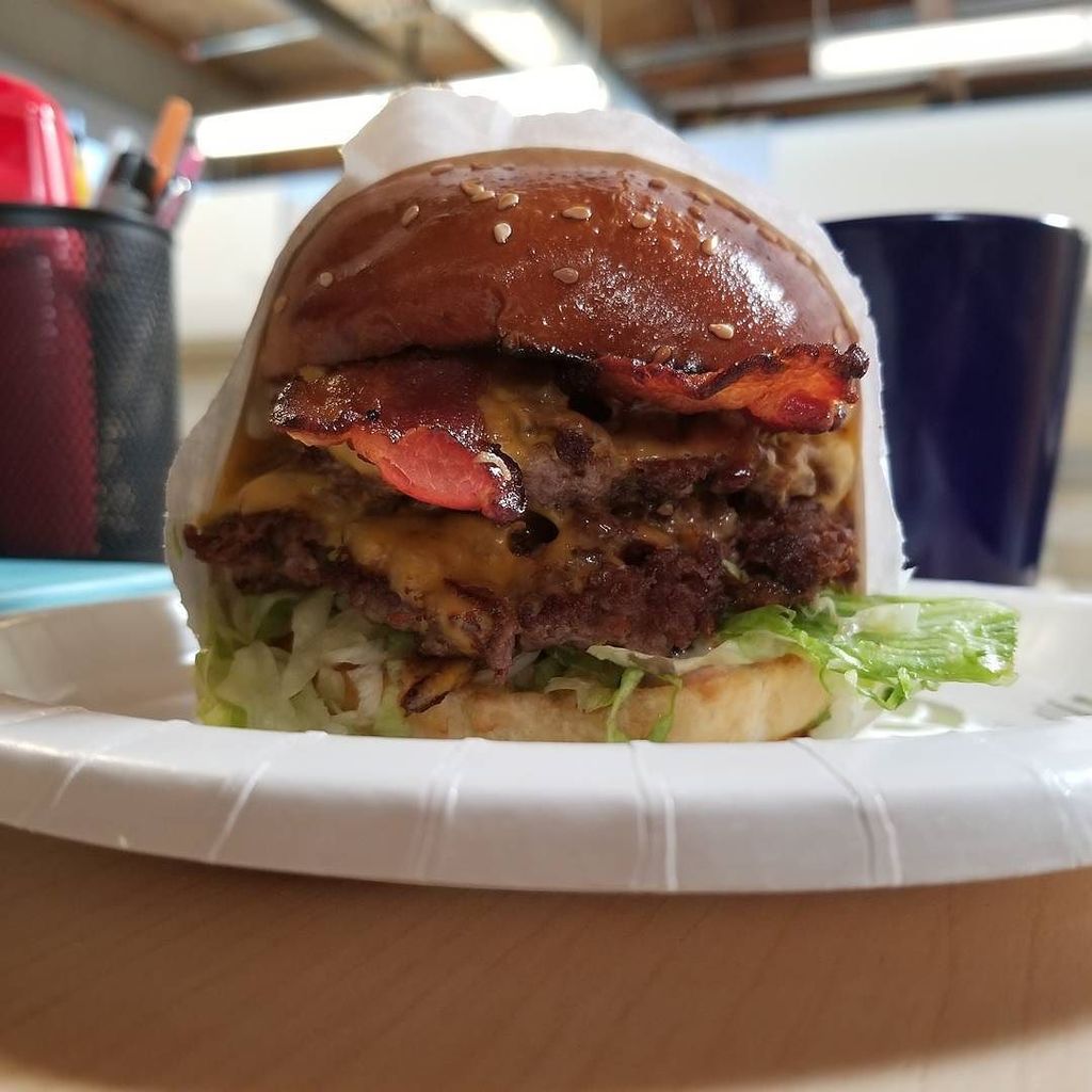 edelalon's tweet photo. Thanks @popsonsburgers I needed that 3:30 kick. https://t.co/2W4c8HN2W6 https://t.co/i75JKu7nsO