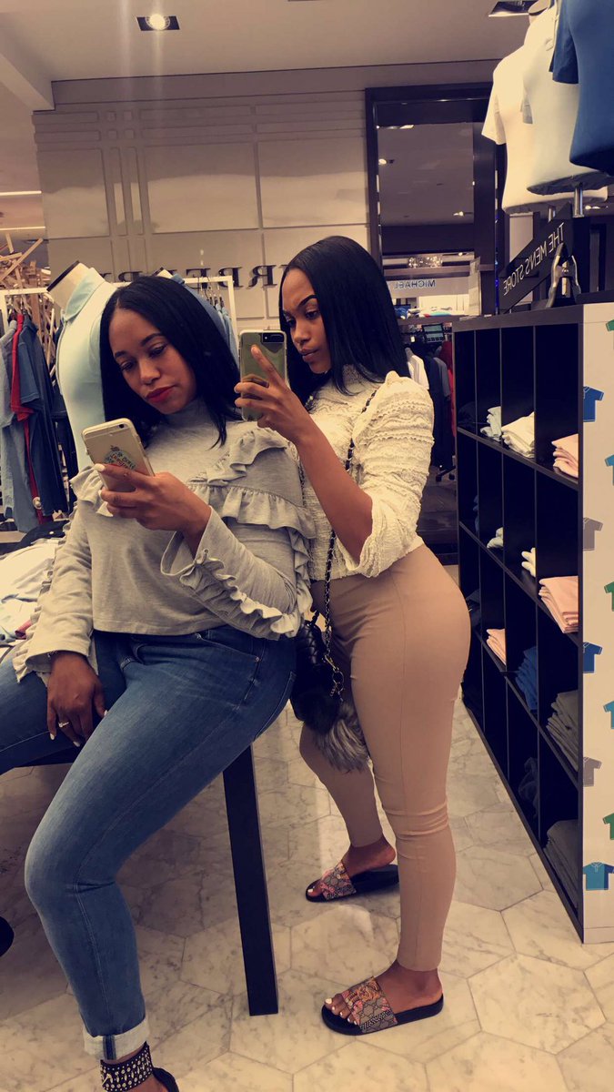 BADCAY's tweet photo. My mother is like my bestfriend lol https://t.co/J00zbh66zo