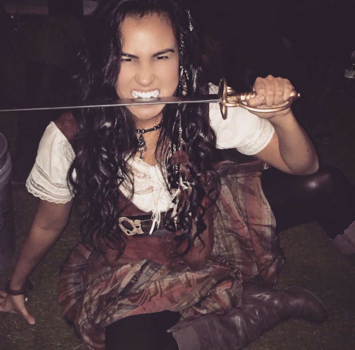 Me when I'm hungry 👹 ... and behind the scenes for <a href="/OnceABC/">Once Upon A Time</a> with <a href="/ThePaulBecker/">Paul Becker</a> &amp; @LouLouHradsky ☠️ #Disney #piratelife or just #hangry ;)