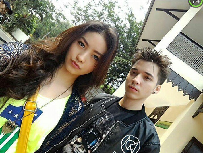 wilonanatashya's tweet photo. Selamat Siang.
@__NatashaWilona
@steff_william
#maafbuatparahater's #gagsukagagusahdilihat😀😛😁😁
#ReBoy #anakjalanan https://t.co/9kUCruUDt1