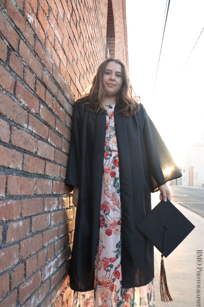 brittmartin_'s tweet photo. Almost done 🎓🎓 https://t.co/4UK8N6Ul42