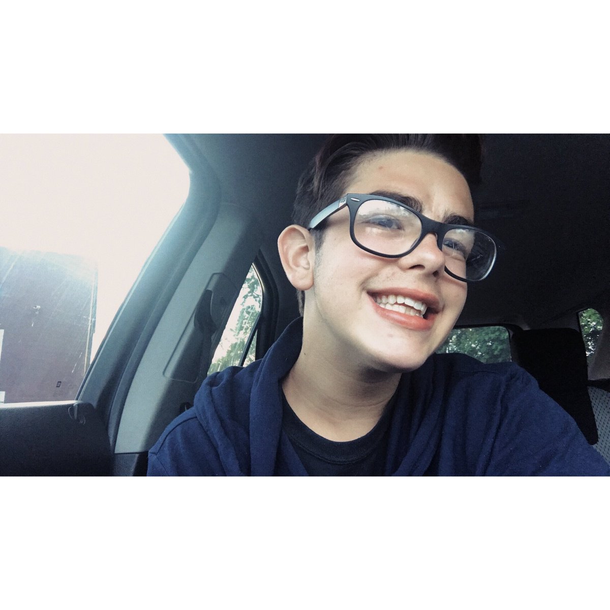 velvetethan's tweet image. just be happy #tuesdaySelfie