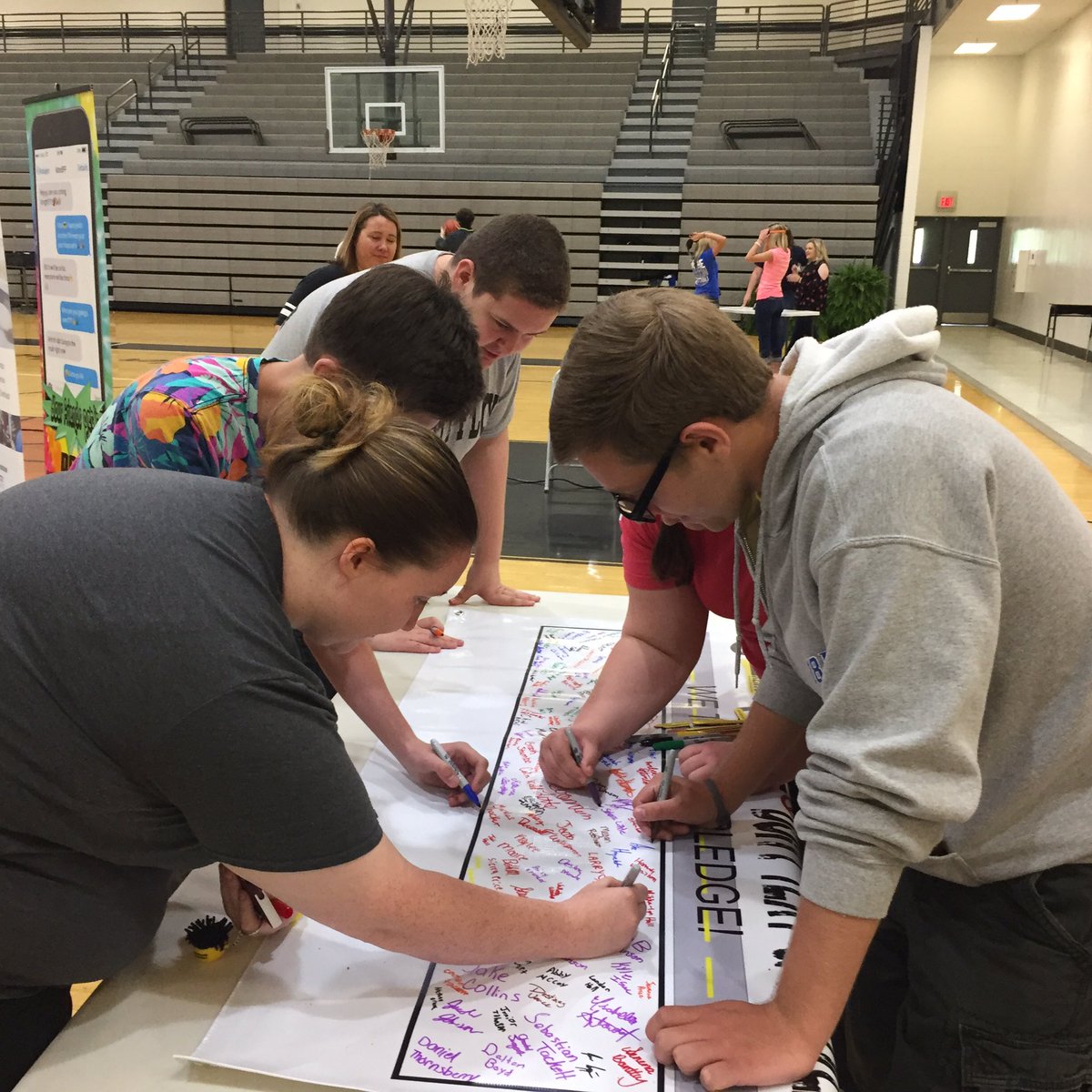 GuyHuguelet's tweet photo. Great day on Ky Oaks Day at South Floyd HS in Floyd Co. Our last year there... moving to new HS next year. #southfloydhs https://t.co/CCZvOUvf4x