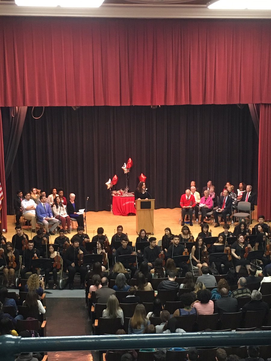 mrsfrcka's tweet photo. What an amazing ceremony for the Jorndt Awards! Truly moved by these amazing teachers and students. @Amundsen_HS @PrincipalPav https://t.co/hPFZYnwL4C