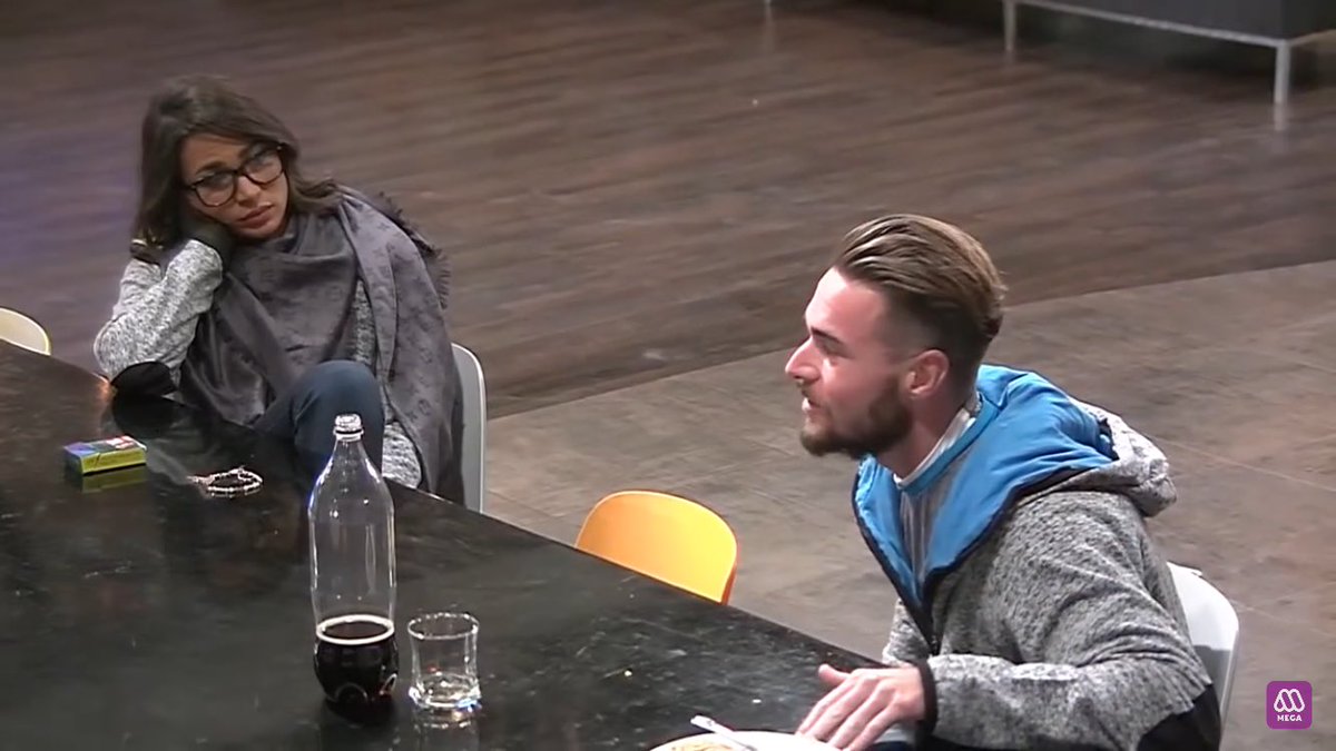 SabinaLaia's tweet photo. Tony diciendo que Oriana le contó que "peleaba" con Luis para que los llamasen aquí en España para la tele...Patético!
#DT78 #DobleTentacion https://t.co/0ykqDu1f3X
