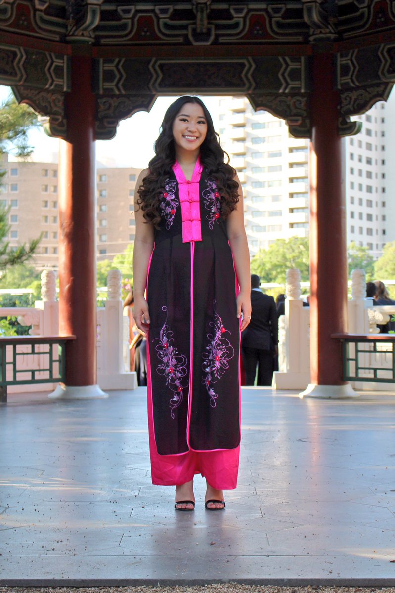 karispham's tweet image. for the culture 🎎⛩ #SeniorPictures2017 
PC 📷: @destinyaliya