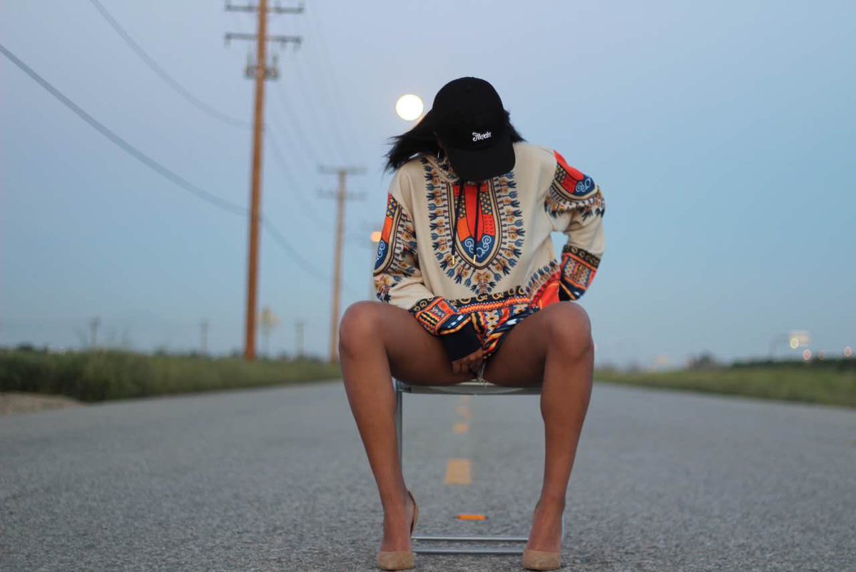 castilho_andy's tweet photo. The international dashiki hoodie (unisex)  😍🔥🔶🔷 

 https://t.co/PQ1Dmq9Yss  📍 by #pandabaremusic via @c0nvey https://t.co/9u3s14GBEJ