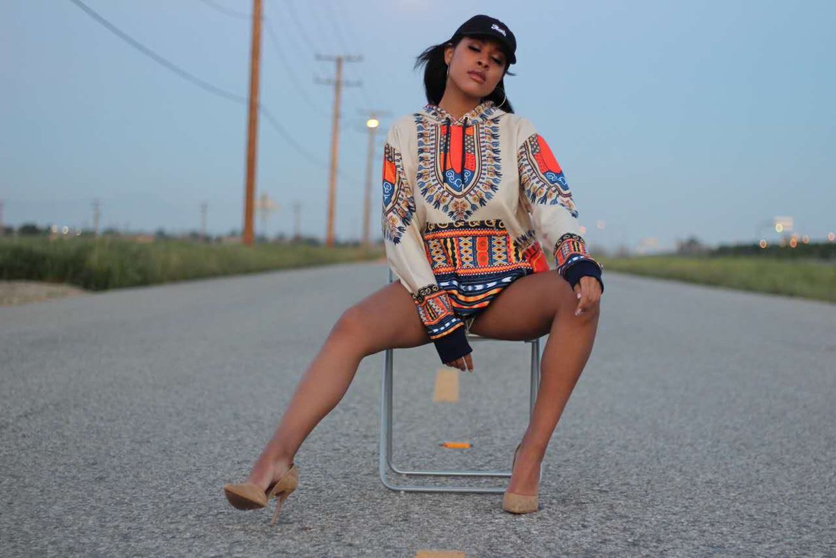 castilho_andy's tweet photo. The international dashiki hoodie (unisex)  😍🔥🔶🔷 

 https://t.co/PQ1Dmq9Yss  📍 by #pandabaremusic via @c0nvey https://t.co/9u3s14GBEJ