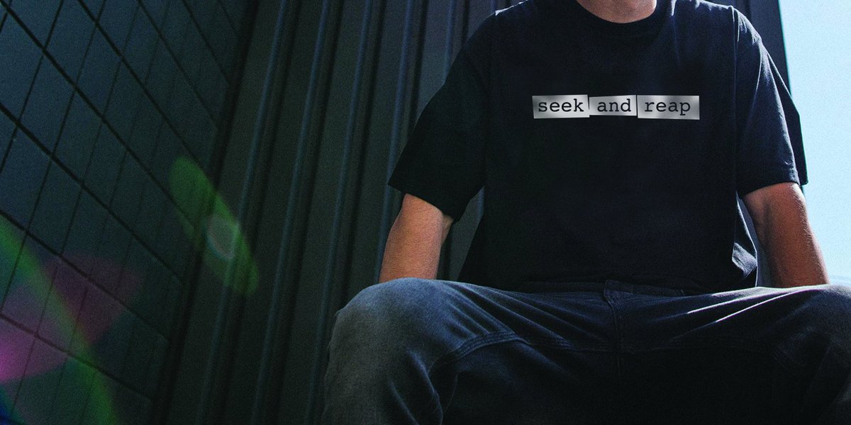 Check out our latest T-Shirt design! New Happy Hour swag 😎 For all details steamcommunity.com/app/352460/dis… 
#DeadRealmgame #swag #NewUpdate
