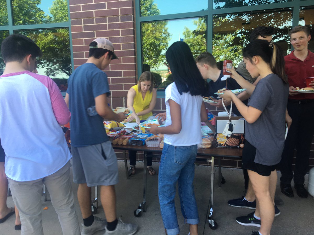 BVWTriM's tweet photo. had a great picnic today! thank you all SO much for coming &amp; celebrating the amazing year we had!!! ❤️🖤🎶🐾 https://t.co/Qp3gdDGBnz