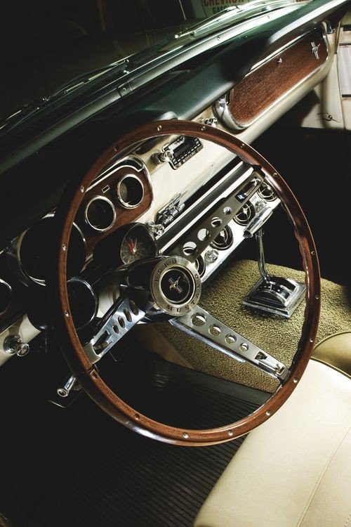 dailymustangs's tweet photo. I need a Classic Mustang 😍👌 https://t.co/72QEXwC6A8