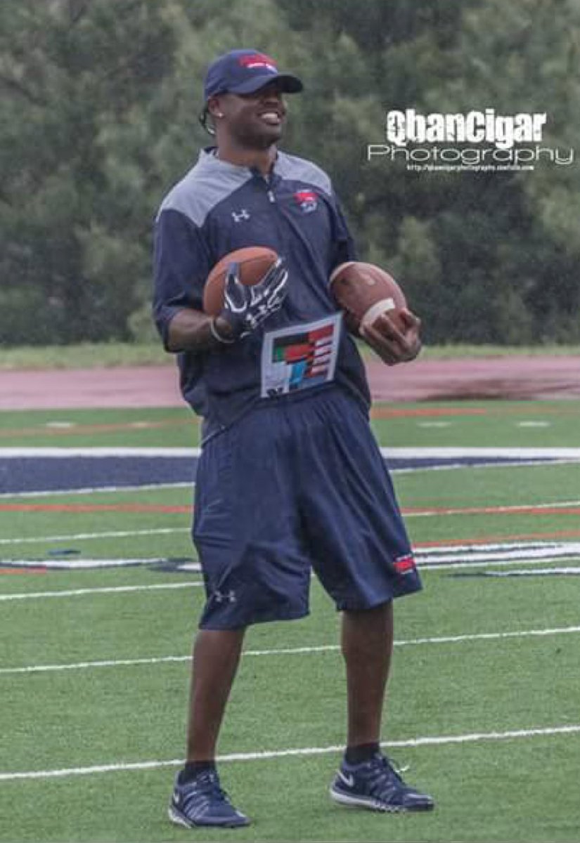 BrennanMarion4's tweet photo. WR,TE & Hybrid Ballers come work with the route doctor! Coach @DavidClowney
#HowardG💨G💨⭕️ https://t.co/Pluzxlhnr5