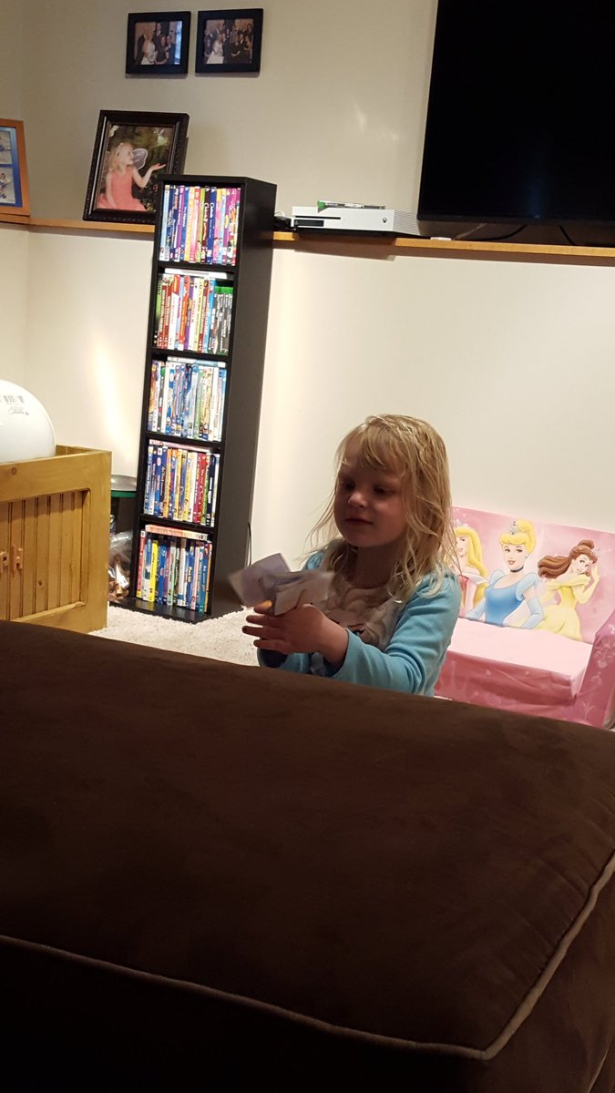 ljalger's tweet photo. Monday night puppet show! https://t.co/WceWu8ZXW9