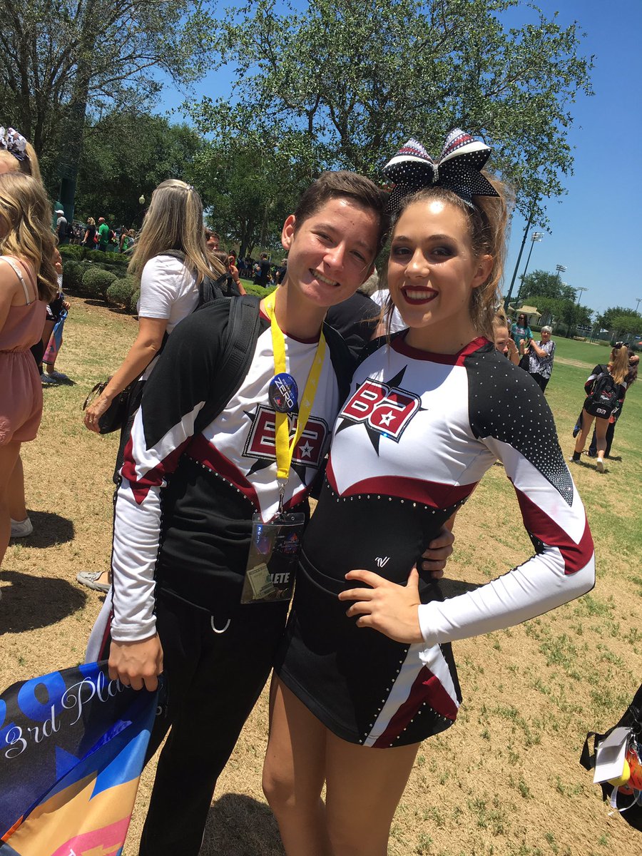 emily_olsen_13's tweet photo. I never realized how much a group of people could change your life. So much love goes out to my steel family⛓ ..forever https://t.co/fjjcNrEAqW