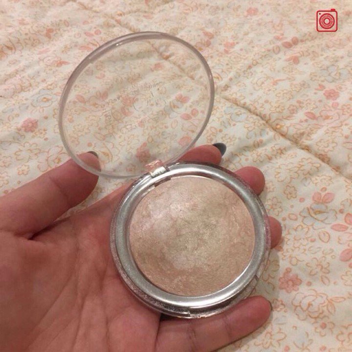 carousell_id's tweet photo. More highlight for your cheeks ✨ Catrice highlight hanya dari https://t.co/UtmGZb1bTi