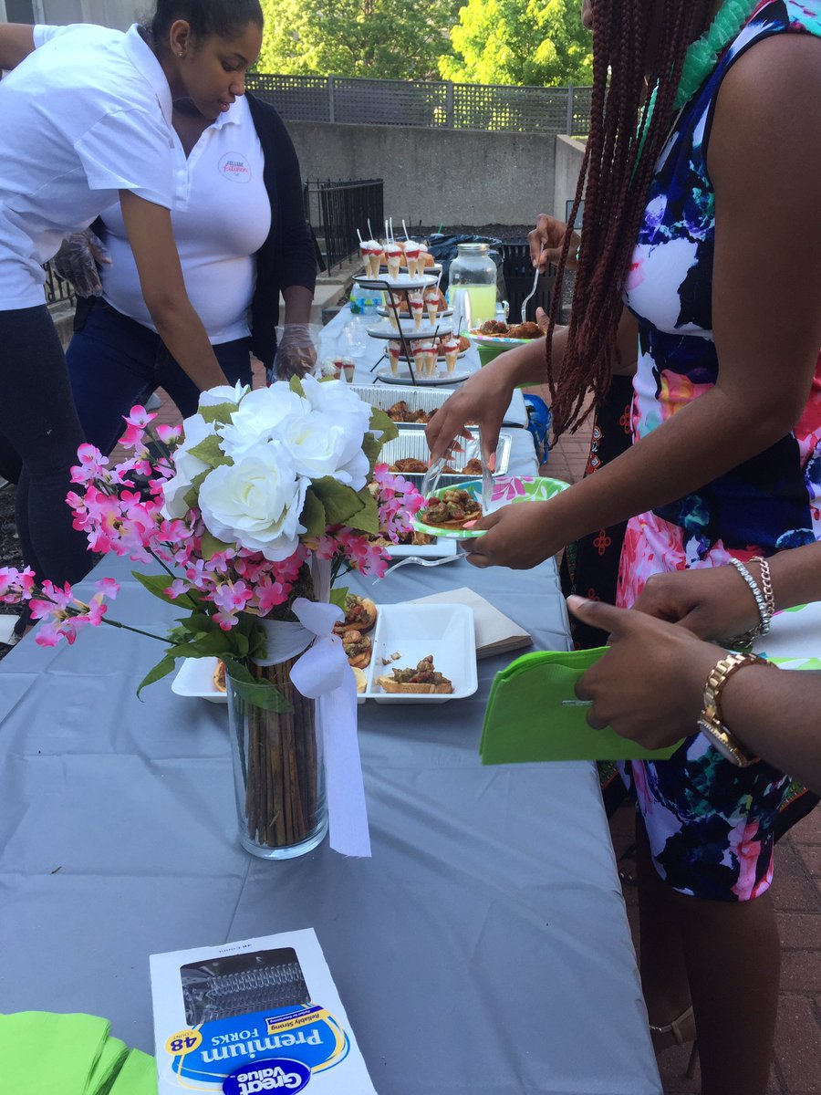 NABJ_MU's tweet photo. Thanks to everyone that came to #NABJSeniorSendoff &amp; thank you @ck__mizzou for catering! 🌸 https://t.co/JHOhjdRzRk