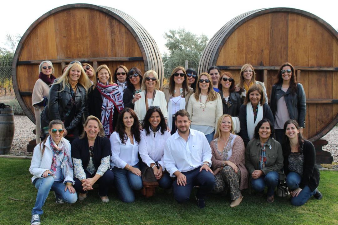 Bodega A16 recibió a las chicas de AMUVA: Amuva visito Bodega A16 dlvr.it/P5YgqZ