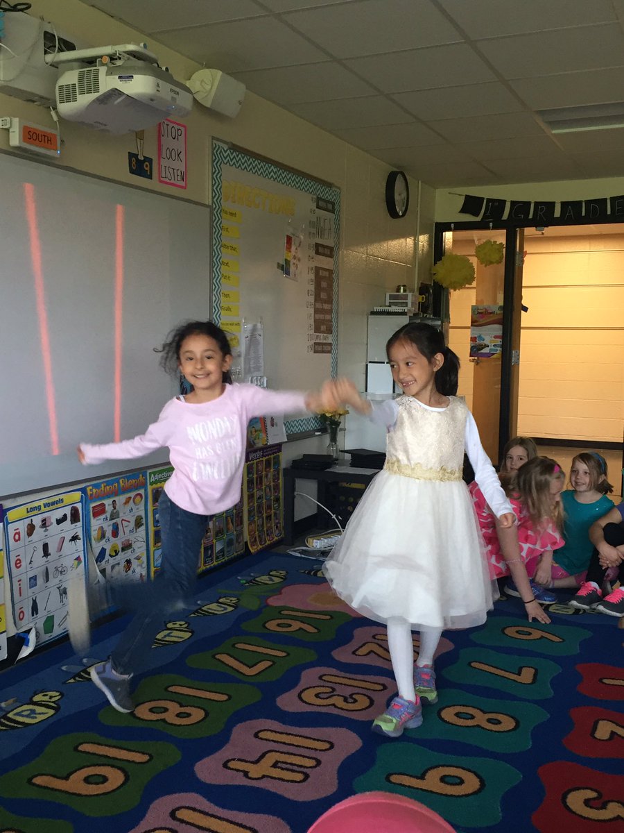 SaraSpavin's tweet photo. Practicing self confidence in front of a crowd and busting a move for dance day! #abccountdown #disfordance https://t.co/13YcS2OD02