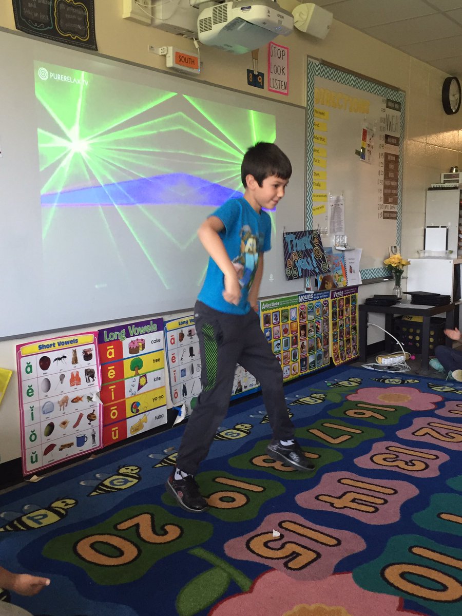 SaraSpavin's tweet photo. Practicing self confidence in front of a crowd and busting a move for dance day! #abccountdown #disfordance https://t.co/13YcS2OD02