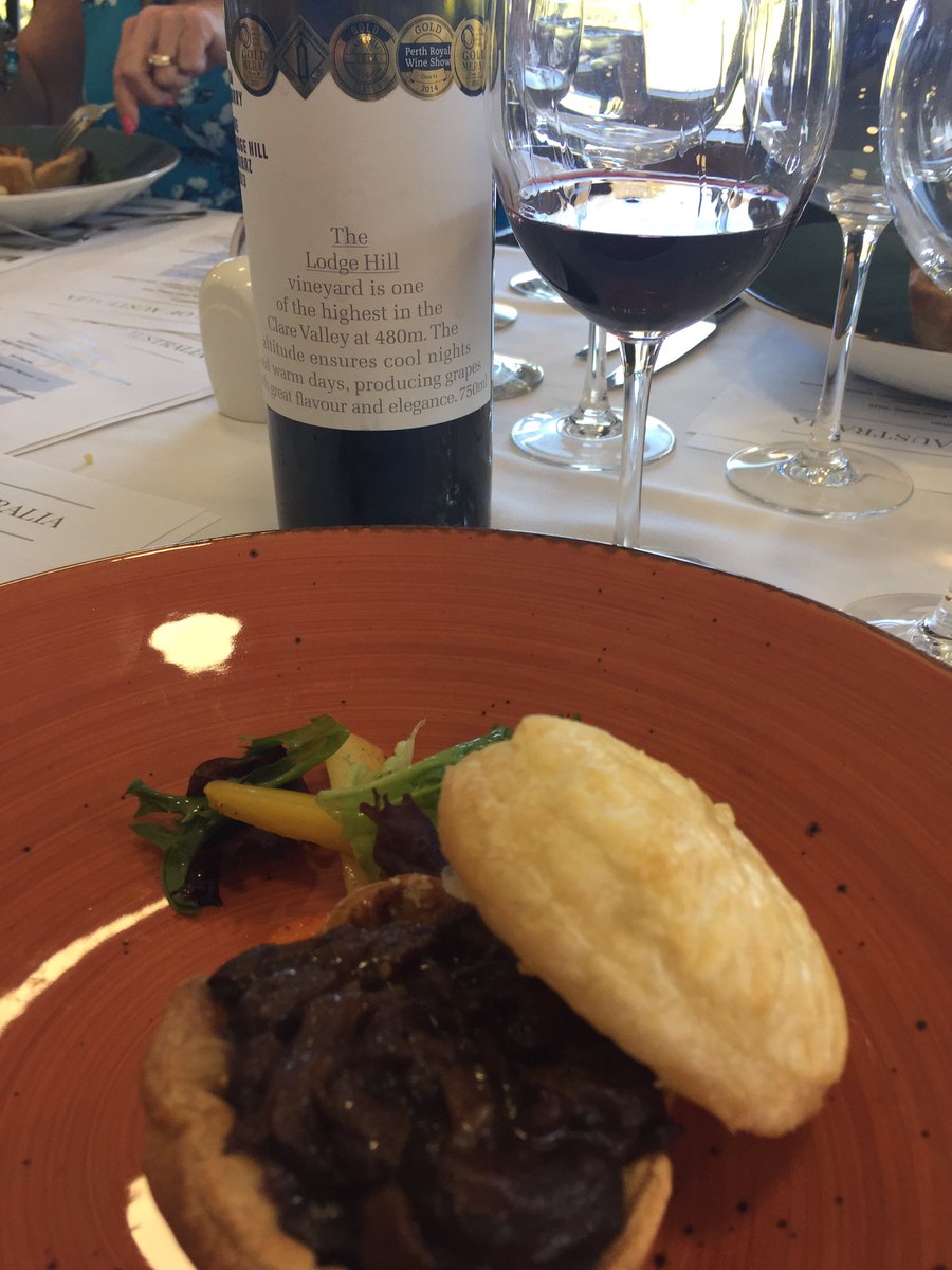 caskandbarrel73's tweet photo. Off to a GREAT evening at the Australian Down Under Wine Dinner with Elizabeth Muir.
G'day Mates!! #sippingthegoodstuff! https://t.co/5LWvZgYxkw
