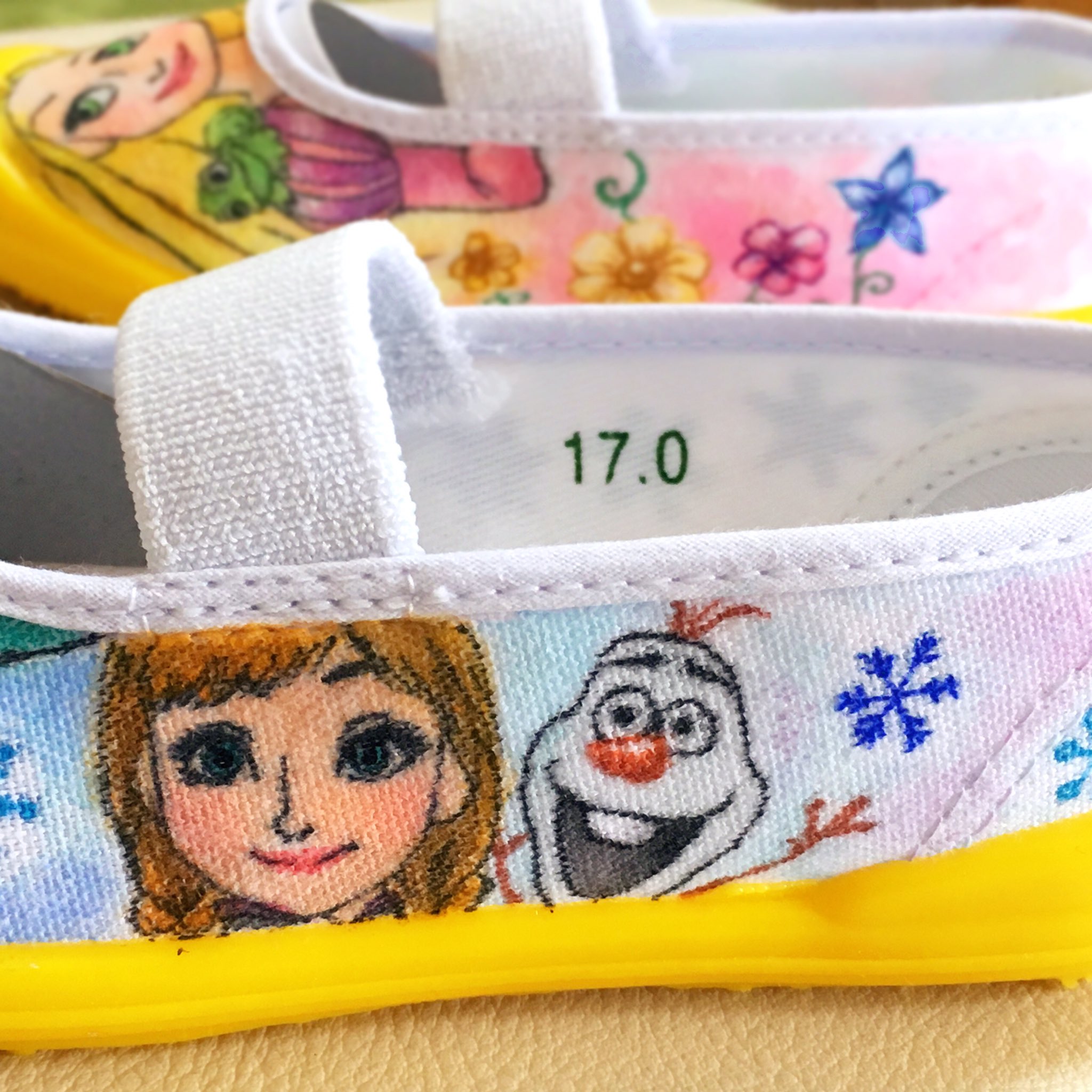 Lea Lea Airlines No Twitter アナ雪でオーダー頂きました O O 上靴 上靴デコ 上靴アート イラスト 手描き 幼稚園 保育園 オーダーメイド オーダー ペイントシューズ ペイントアート バレーシューズ 女の子ママ ディズニー アナ雪