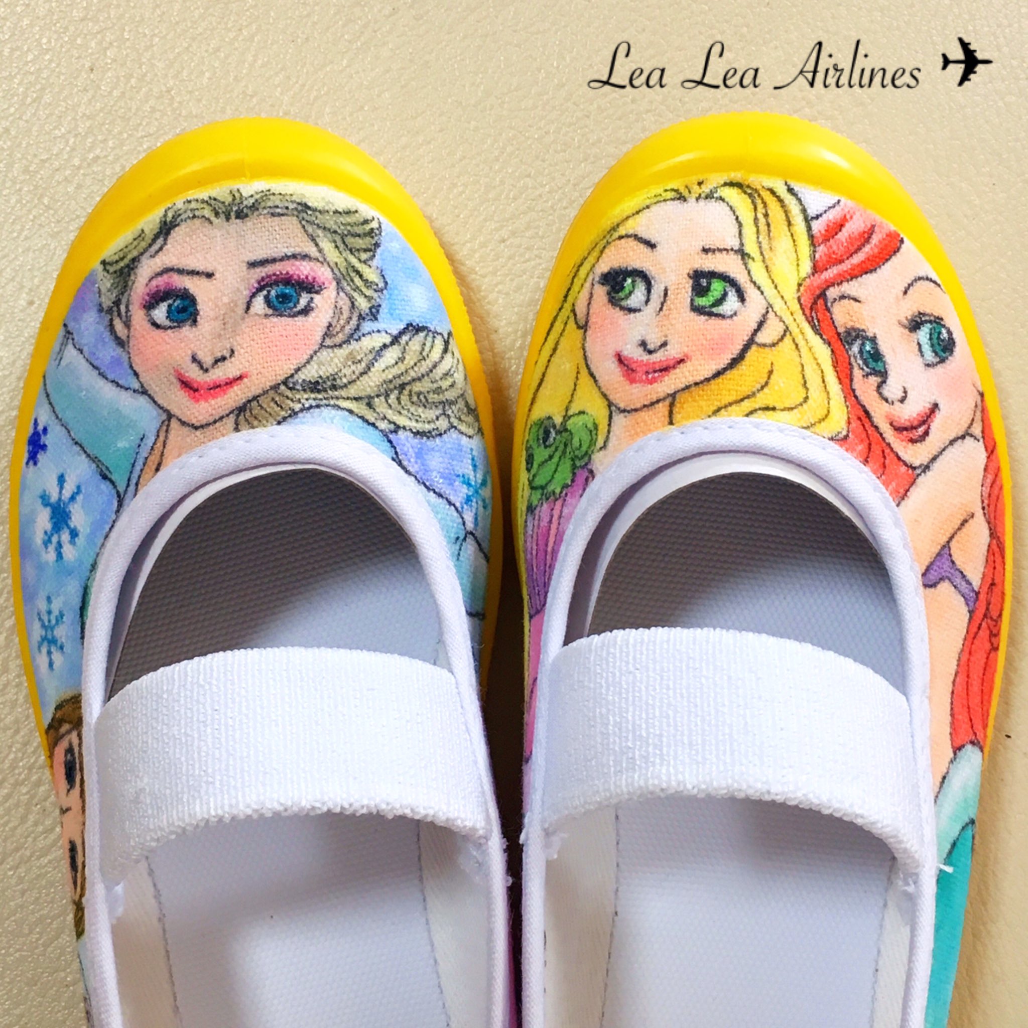 Lea Lea Airlines アナ雪でオーダー頂きました O O 上靴 上靴デコ 上靴アート イラスト 手描き 幼稚園 保育園 オーダーメイド オーダー ペイントシューズ ペイントアート バレーシューズ 女の子ママ ディズニー アナ雪 ディズニー