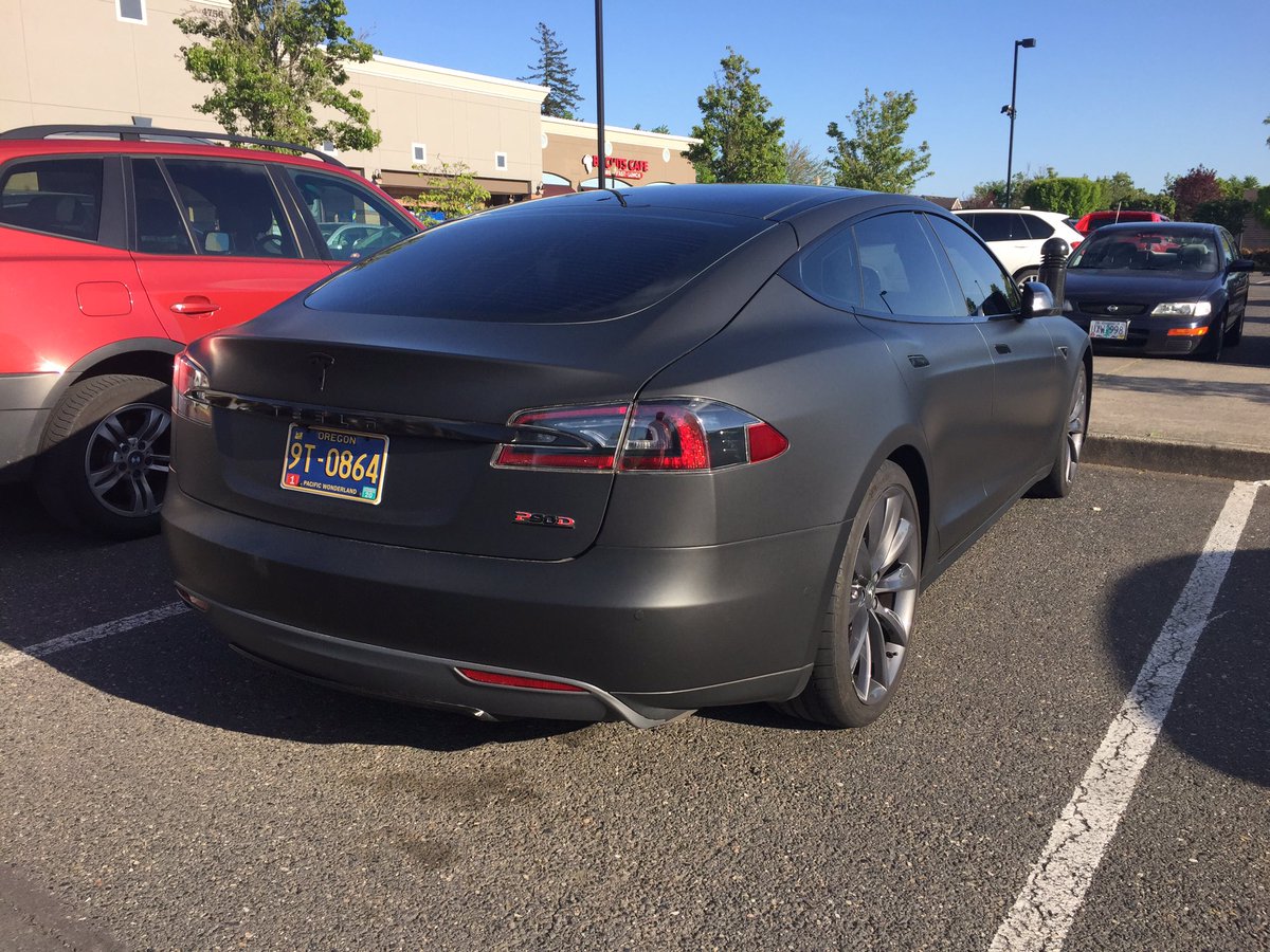 aidanswalt's tweet photo. @MKBHD Matte black ALL the things https://t.co/RsWUm9MXe5