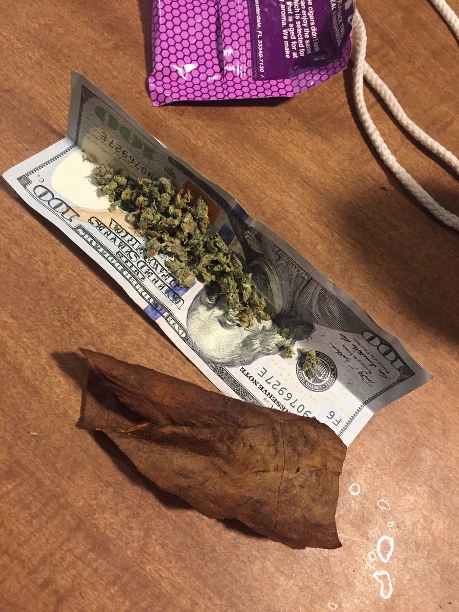 2_KINGS_AC3's tweet photo. Trap chek I roll up out da bag https://t.co/tOIsgPMavs