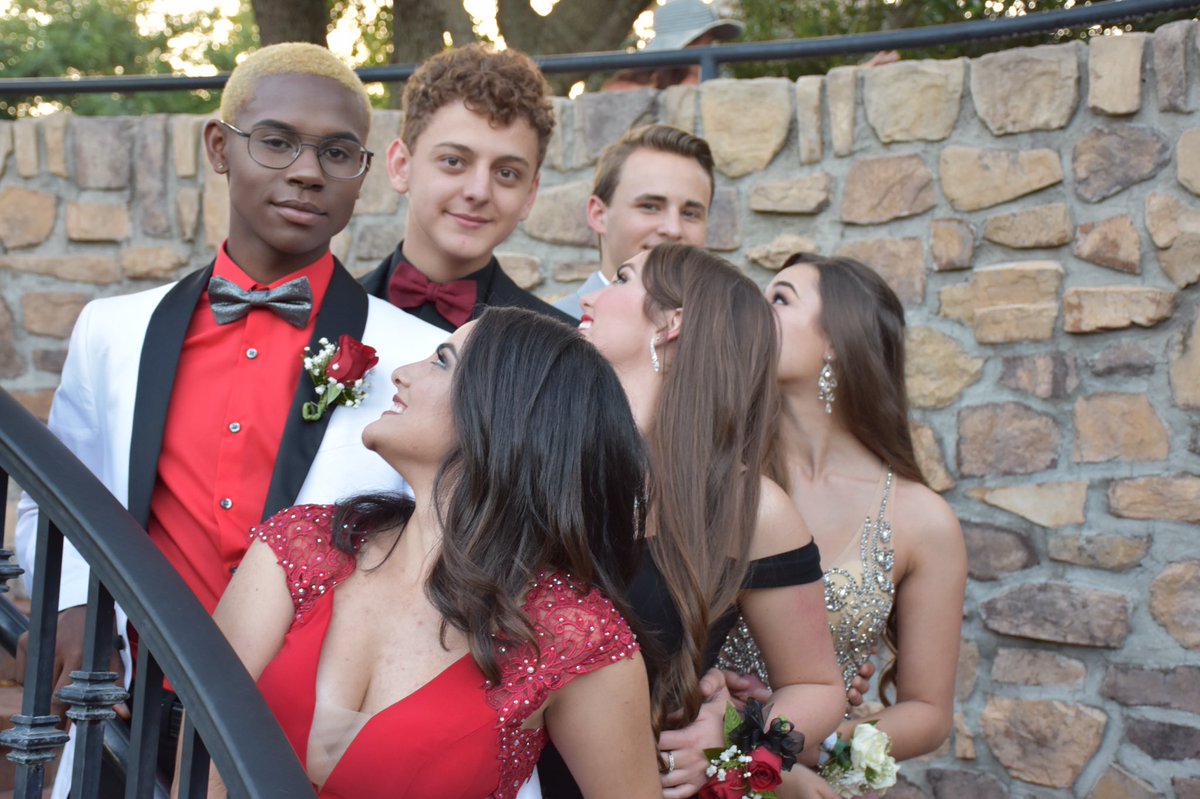 mikalakira's tweet photo. a night we'll never forget 💕#Prom2017 https://t.co/jTiPFSiG4y