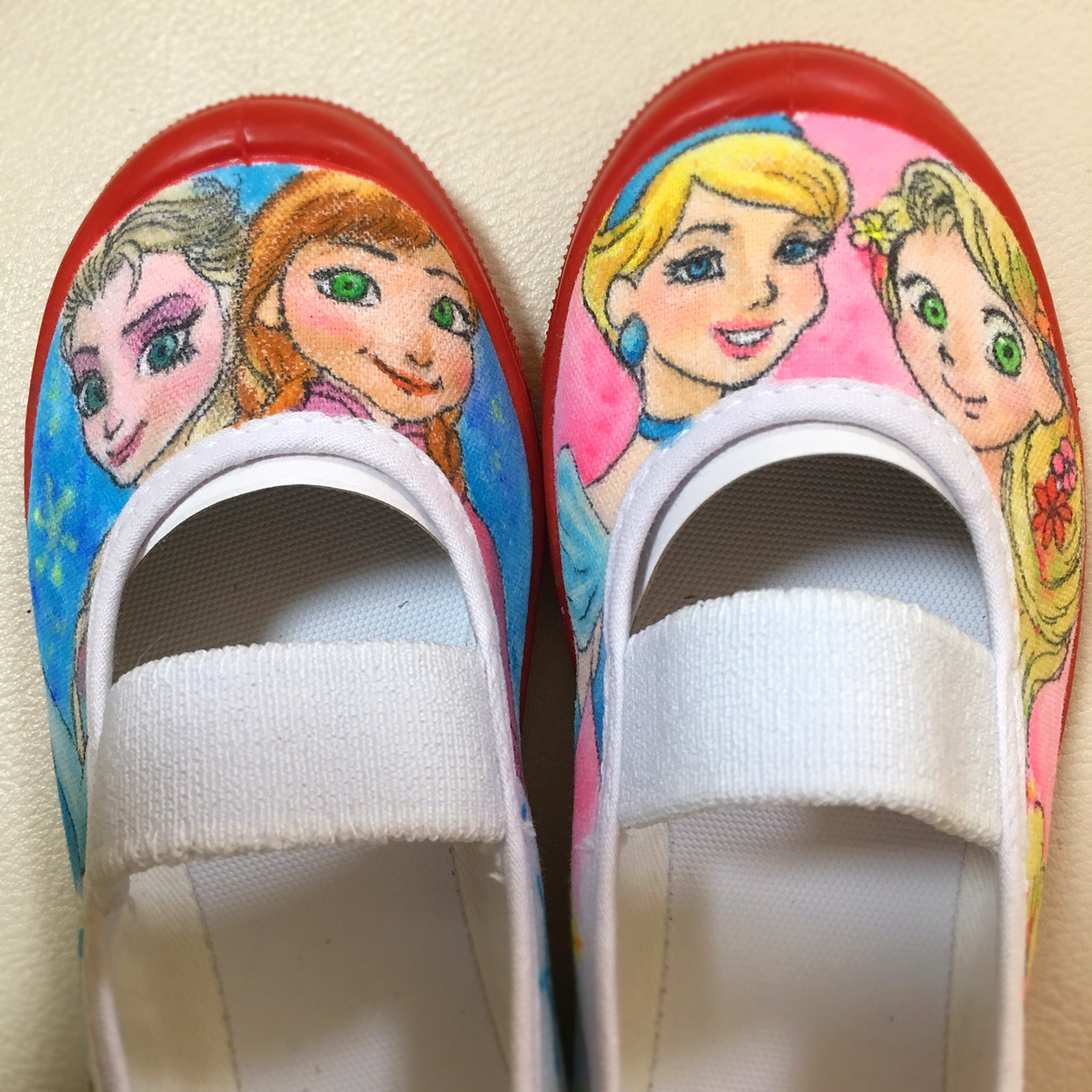 Lea Lea Airlines Pa Twitter ディズニープリンセスでオーダー頂きました O O 上靴 上靴デコ 上靴アート イラスト 手描き 幼稚園 保育園 オーダーメイド オーダー ペイントシューズ ペイントアート バレーシューズ 女の子ママ ディズニー