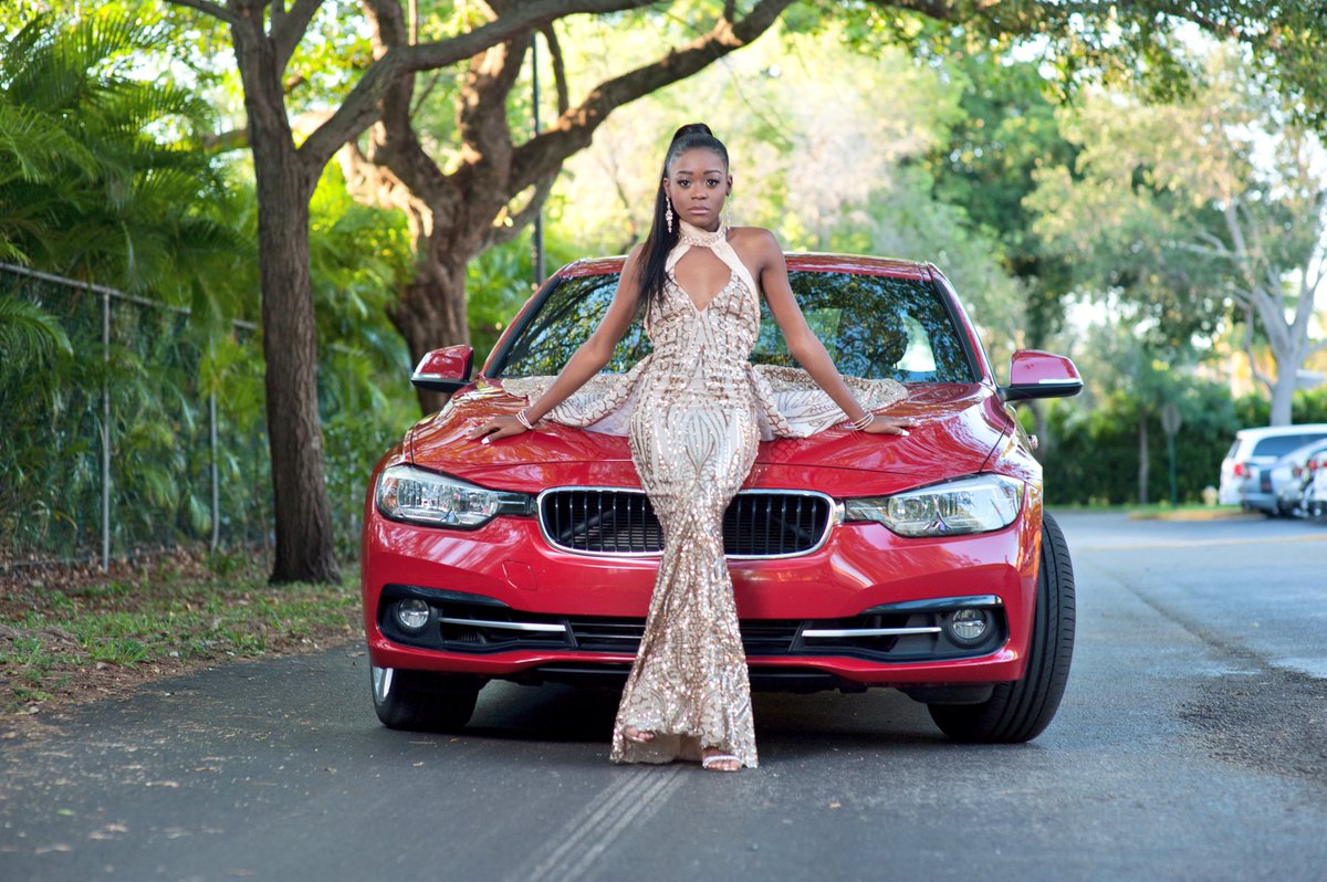 queency_16's tweet image. #fhsprom2k17💚