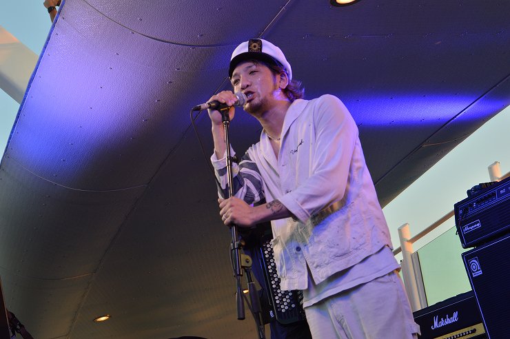 afilesjp's tweet photo. THE CHERRY COKE$ (KATSUO、LF) インタビュー／カリブ海で行われたクルーズライブ、FLOGGING MOLLY主催のSalty Dog Cruise 2017の話しを伺��ました。https://t.co/VFqZsGYgXE #チェリコ #チェリーコークス https://t.co/clALPN3Rvb