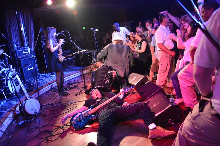 afilesjp's tweet photo. THE CHERRY COKE$ (KATSUO、LF) インタビュー／カリブ海で行われたクルーズライブ、FLOGGING MOLLY主催のSalty Dog Cruise 2017の話しを伺��ました。https://t.co/VFqZsGYgXE #チェリコ #チェリーコークス https://t.co/clALPN3Rvb