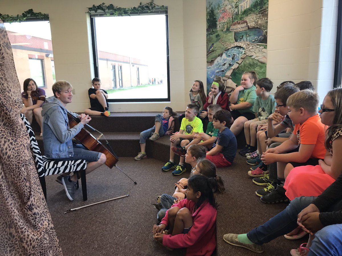 GWCESLib's tweet image. Thanks for visiting us today @ajwcomposer! We loved learning about the cello &amp;amp; your music 🎻🎶#whenIgrowup #beamusician @GWCarverES @UMKCCons