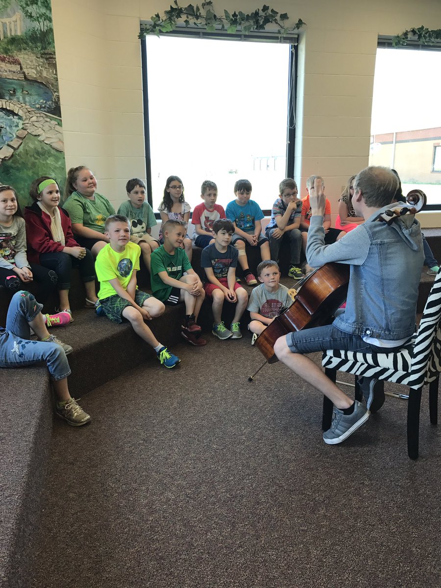 GWCESLib's tweet image. Thanks for visiting us today @ajwcomposer! We loved learning about the cello &amp;amp; your music 🎻🎶#whenIgrowup #beamusician @GWCarverES @UMKCCons