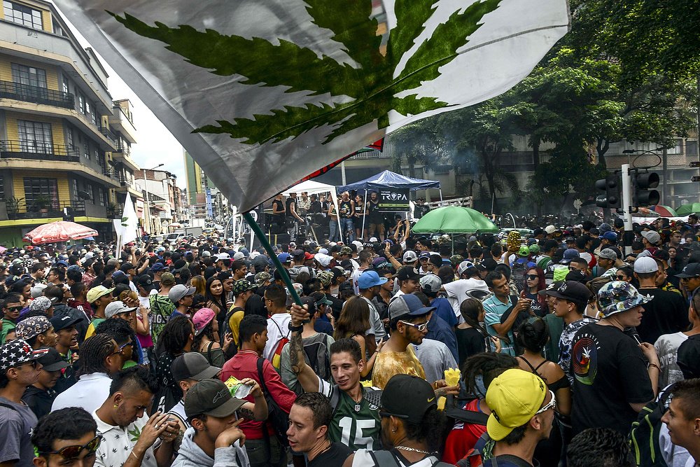 cannabist's tweet photo. Amazing photos from the 2017 #GlobalMarijuanaMarch -
Canada, Brazil, Germany, S. Africa and beyond https://t.co/OFOuavEo4O #AllThingsWeed https://t.co/gcjunCuw2Y