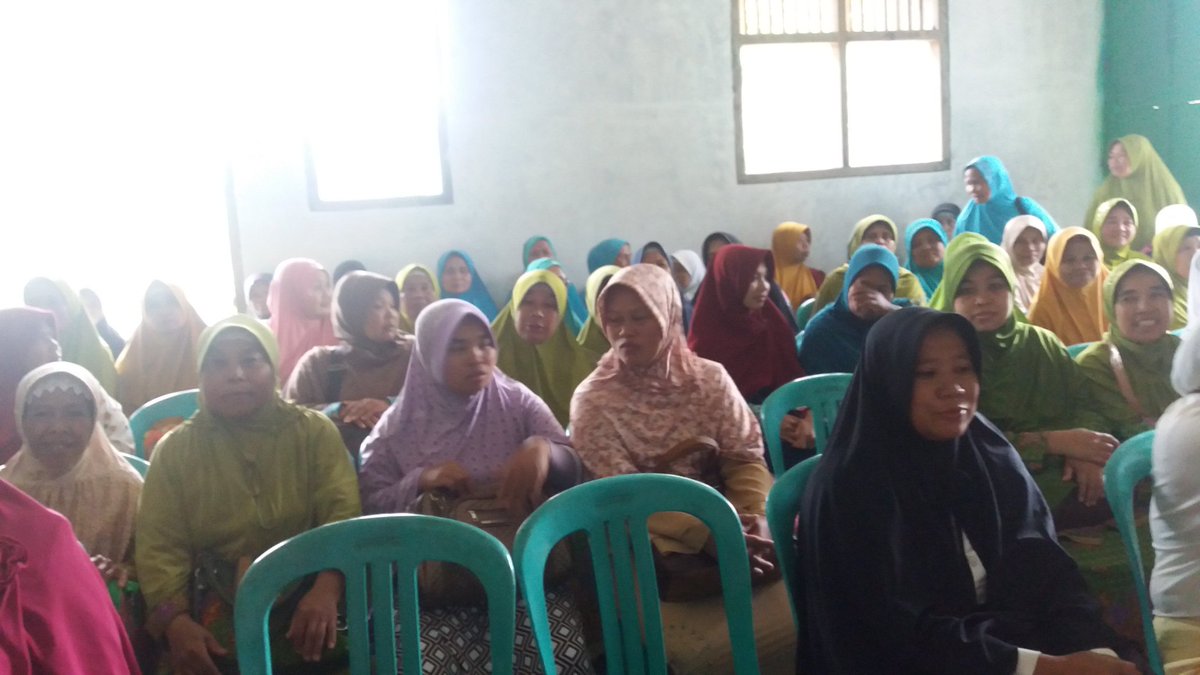 Pkk_kutabelik's tweet photo. Kegiatan pokja 1 sosiali gotong royong di kadus 3.@pkk_kecbelik @TppkkPemalang @puspindes https://t.co/O0QrR40ewU