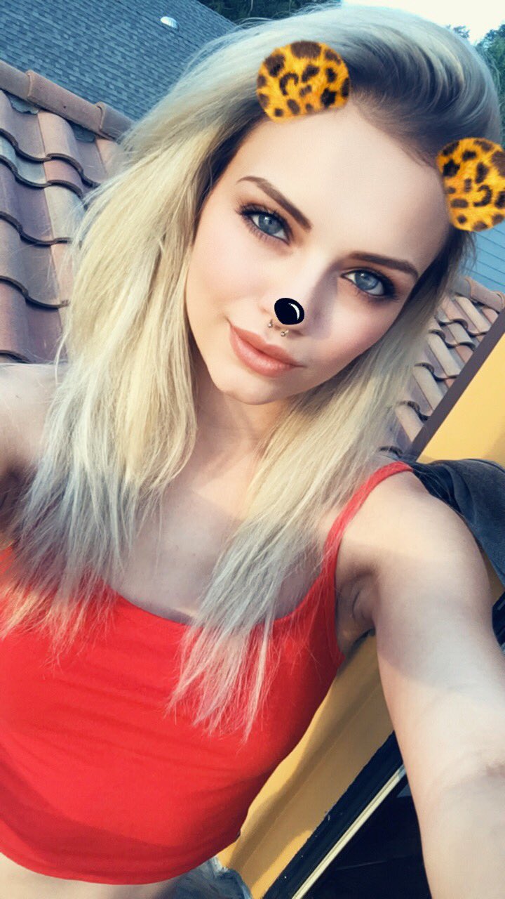 Alex grey twitter アレックス・グレイ (ポルノ女優)