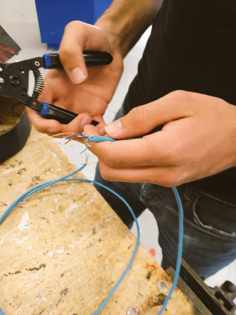 pressneil1's tweet photo. Day 5 cyber helmet assignment. #wireitup #slsstech @STEMCampEdu @TDSB_STEM @Makerspaces_com @EdTech_HigherEd @EdTech_K12 @JulieBoulton12 https://t.co/6Lu8pjBRpu